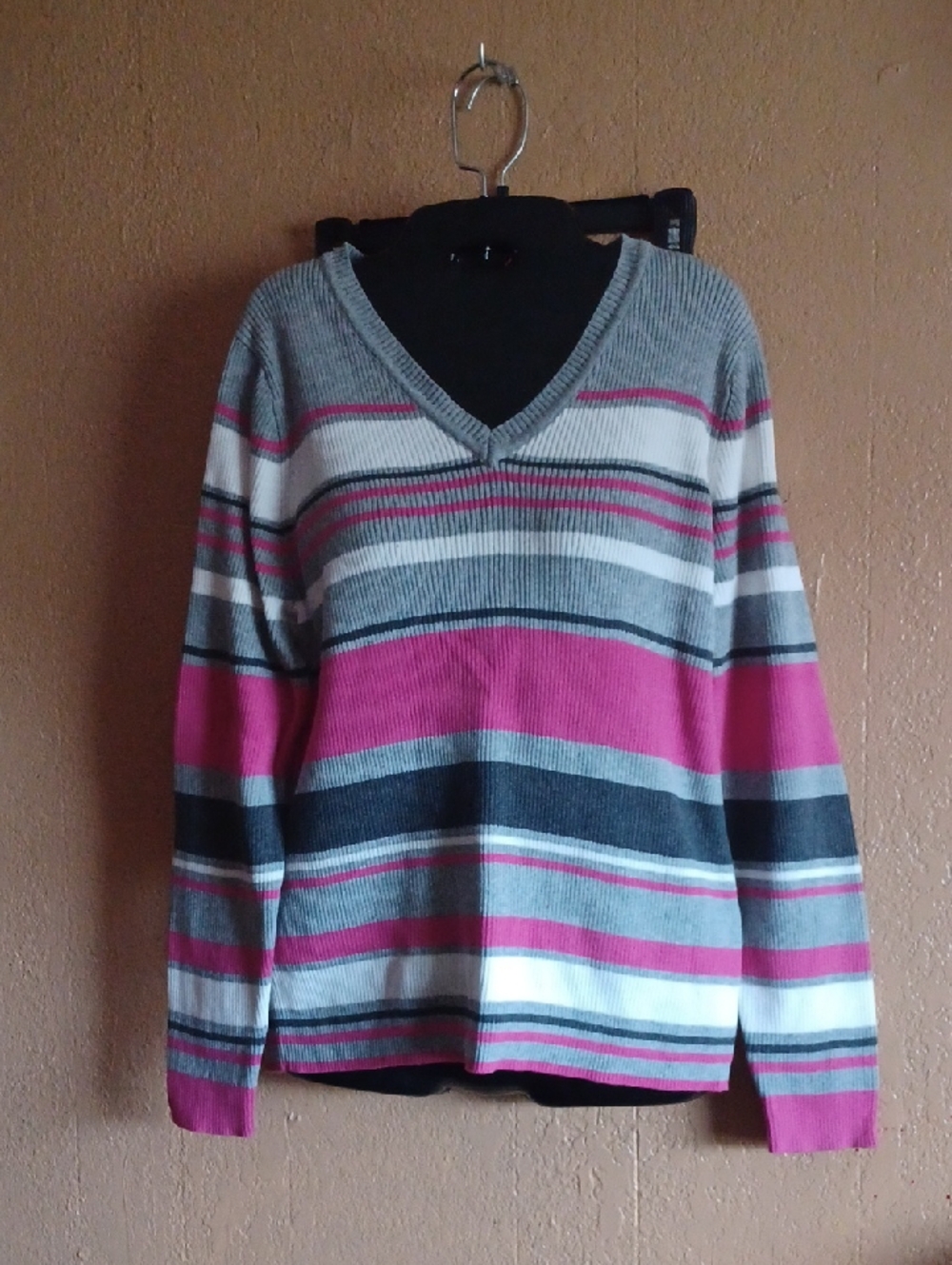 Karen Scott  SizecXL Striped V-Neck Sweater in Pink, Gray and White